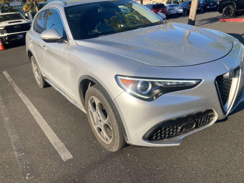 Used 2018 Alfa Romeo Stelvio AWD image 3