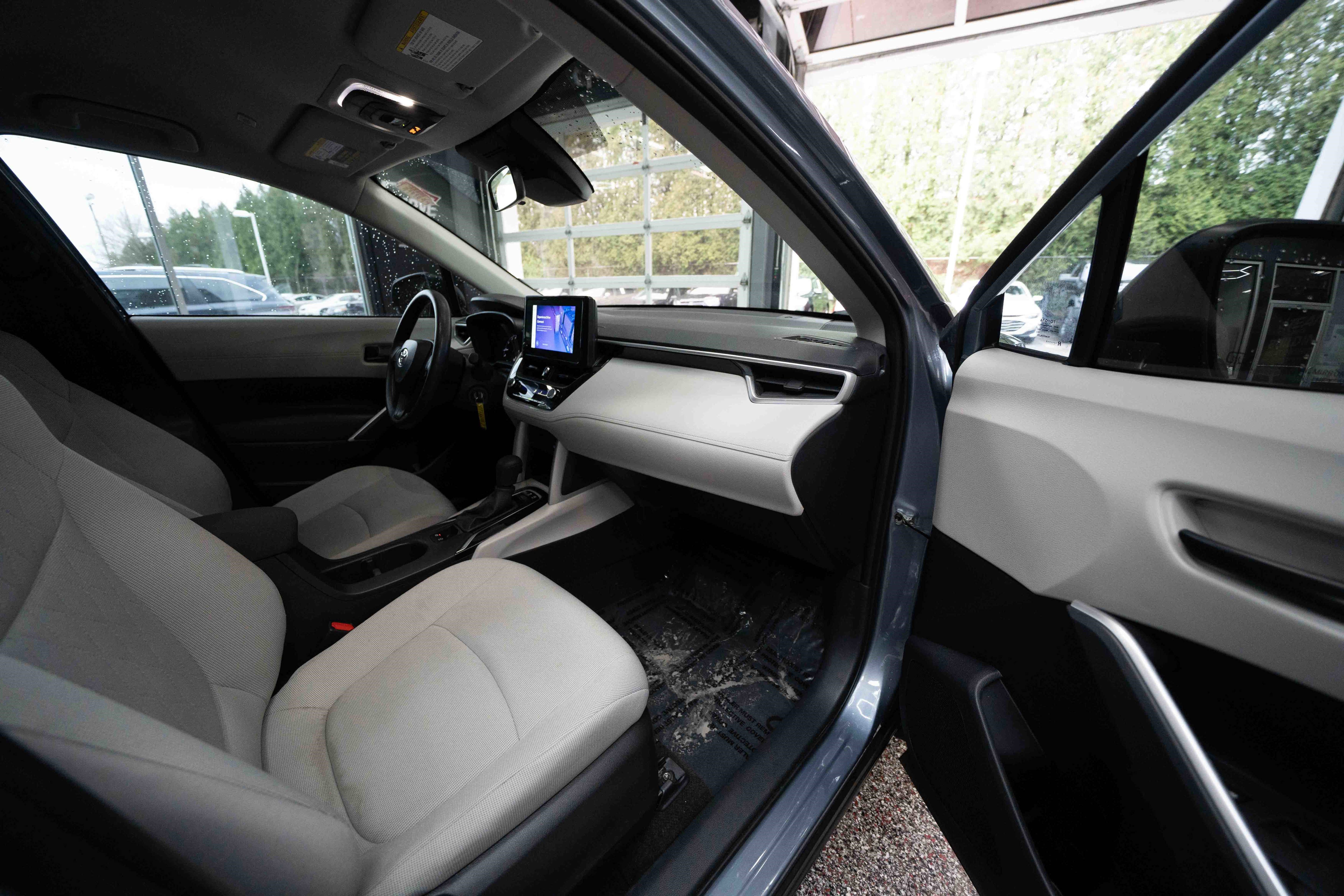 Used 2024 Toyota Corolla Cross L image 26