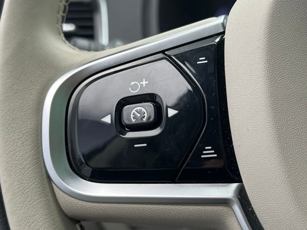 Used 2025 Volvo XC90 B6 Ultra w/ Protection Package Premier image 41