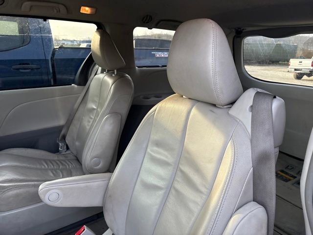 Used 2013 Toyota Sienna XLE image 10