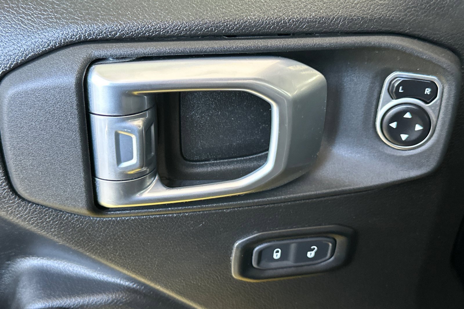 Used 2024 Jeep Wrangler Rubicon w/ Convenience Group image 12