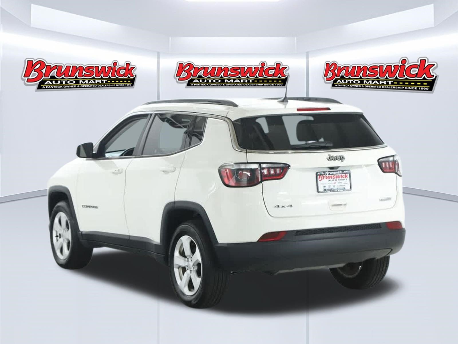 Used 2017 Jeep Compass Latitude w/ Popular Equipment Group AWD/4WD image 42