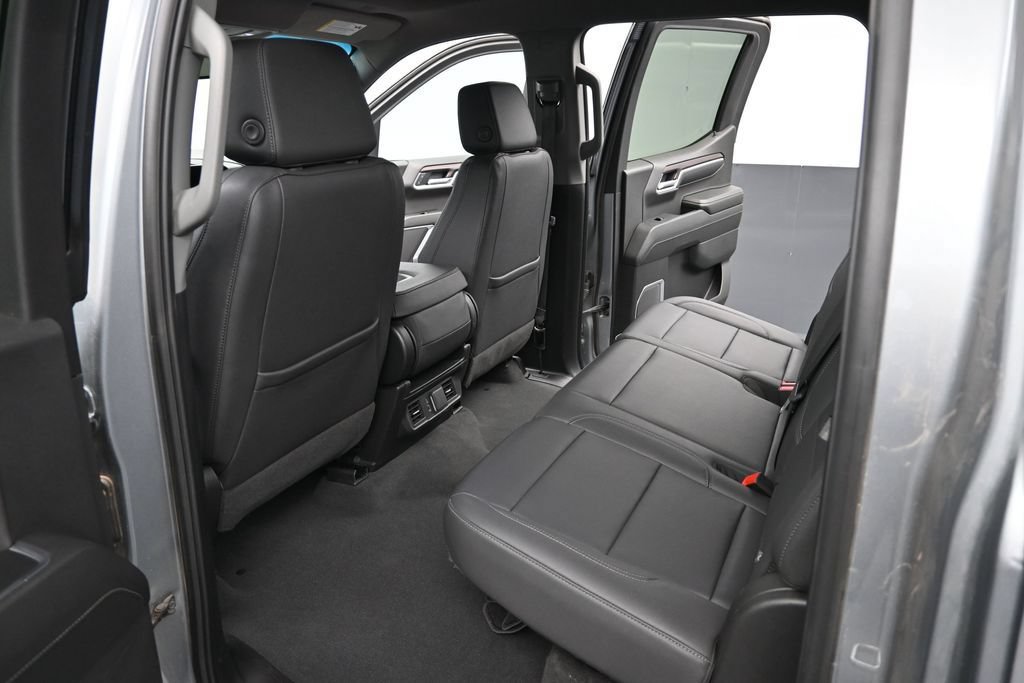 Used 2025 GMC Sierra 1500 SLT AWD/4WD image 10