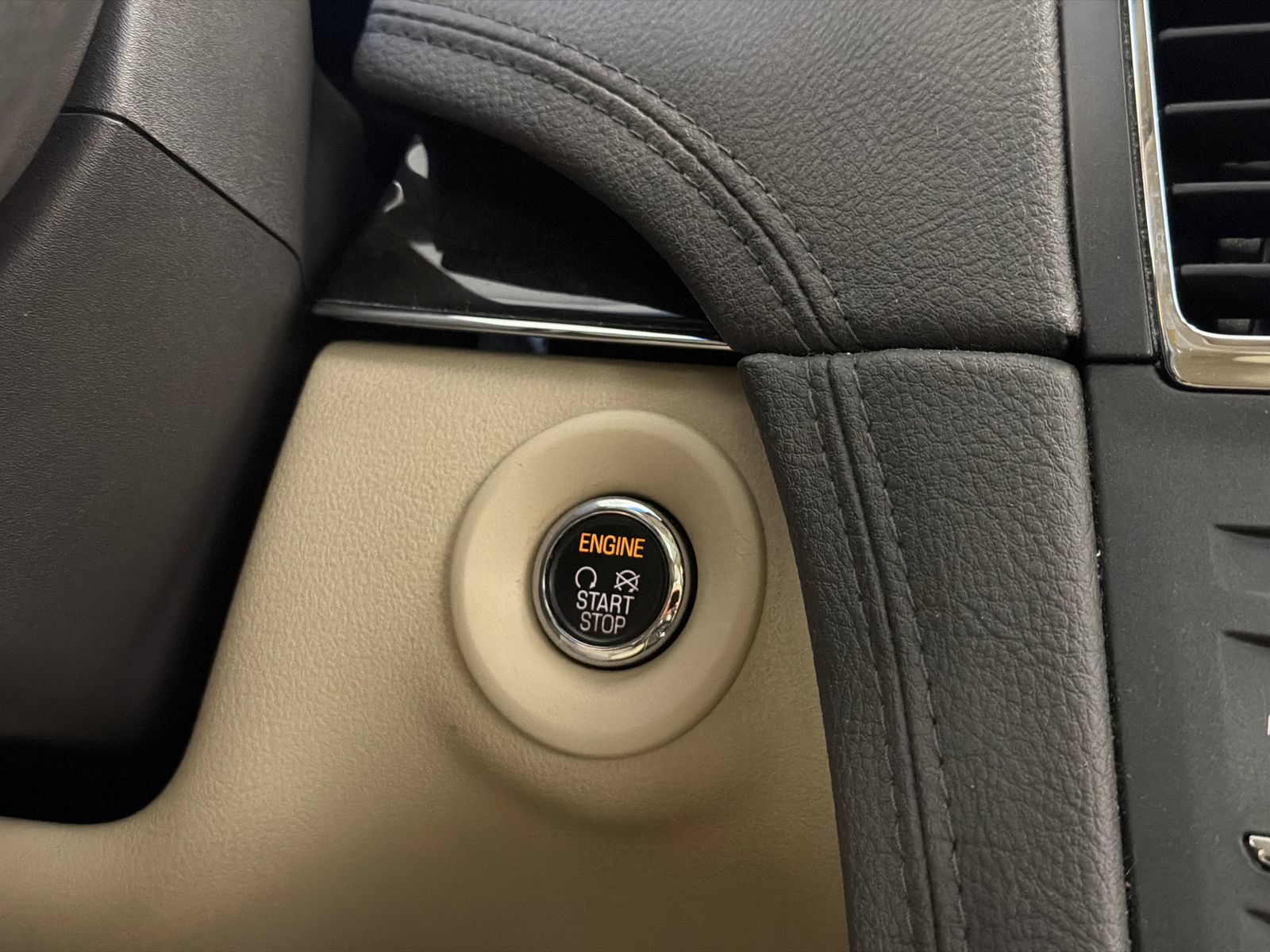 Used 2014 Lincoln MKT AWD w/ Equipment Group 201A image 29