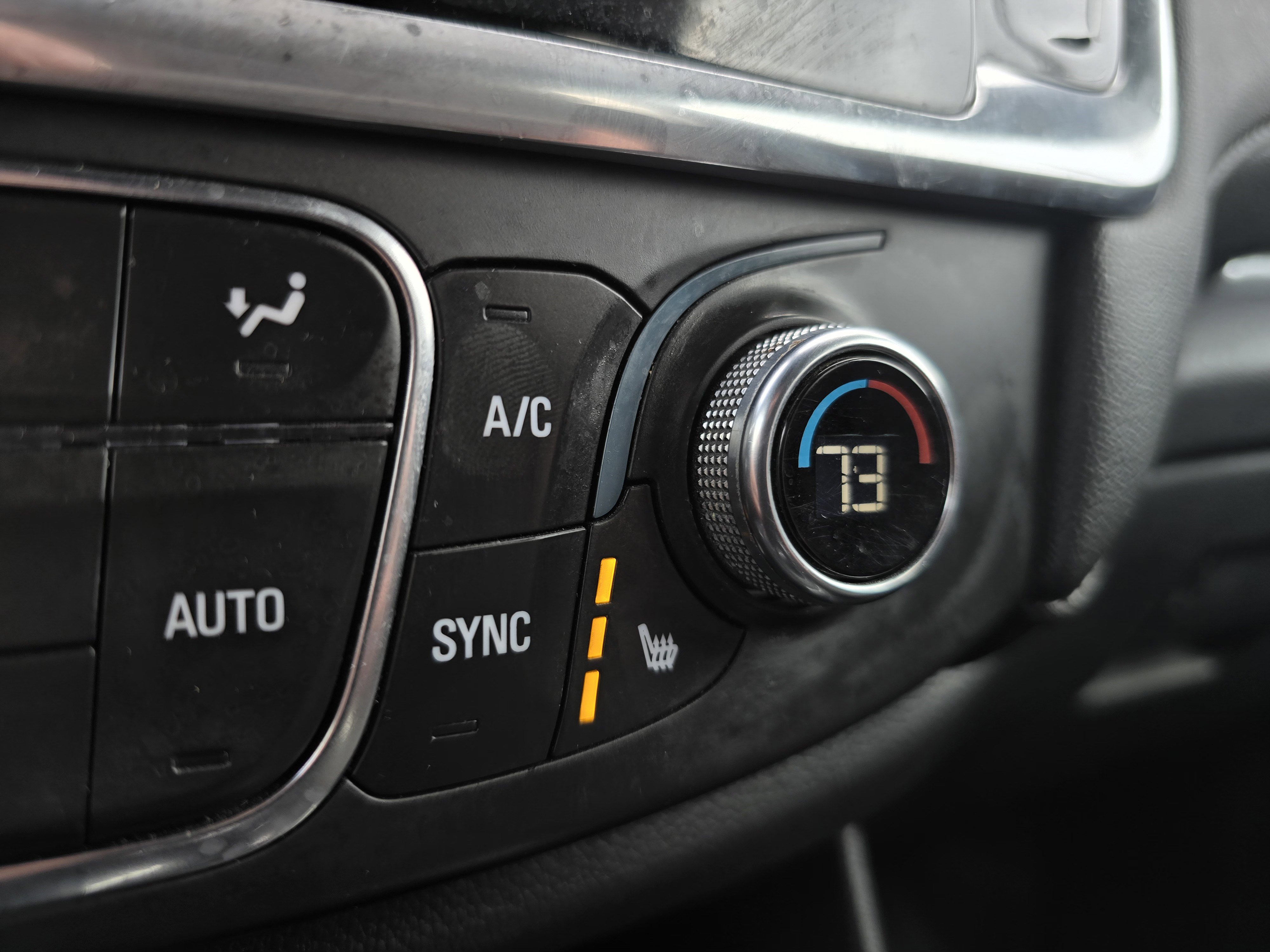 Used 2023 Chevrolet Traverse LT image 19