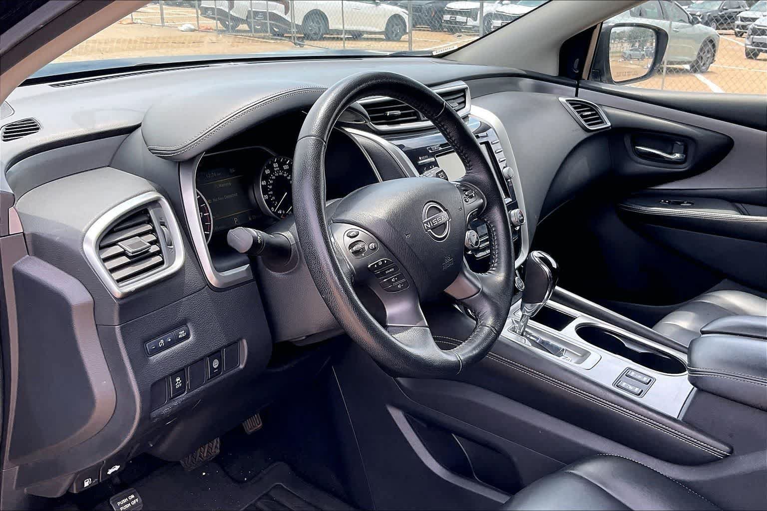Used 2023 Nissan Murano SV FWD image 2