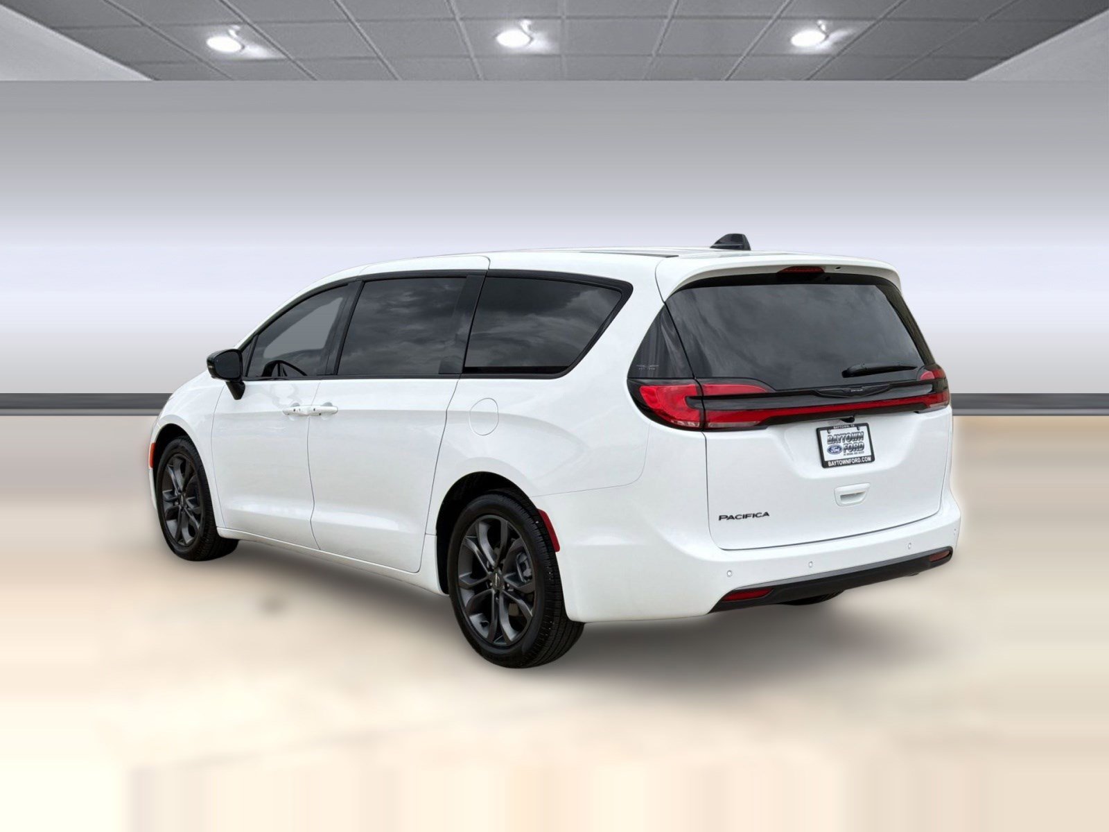 Used 2026 Chrysler Pacifica Select image 3