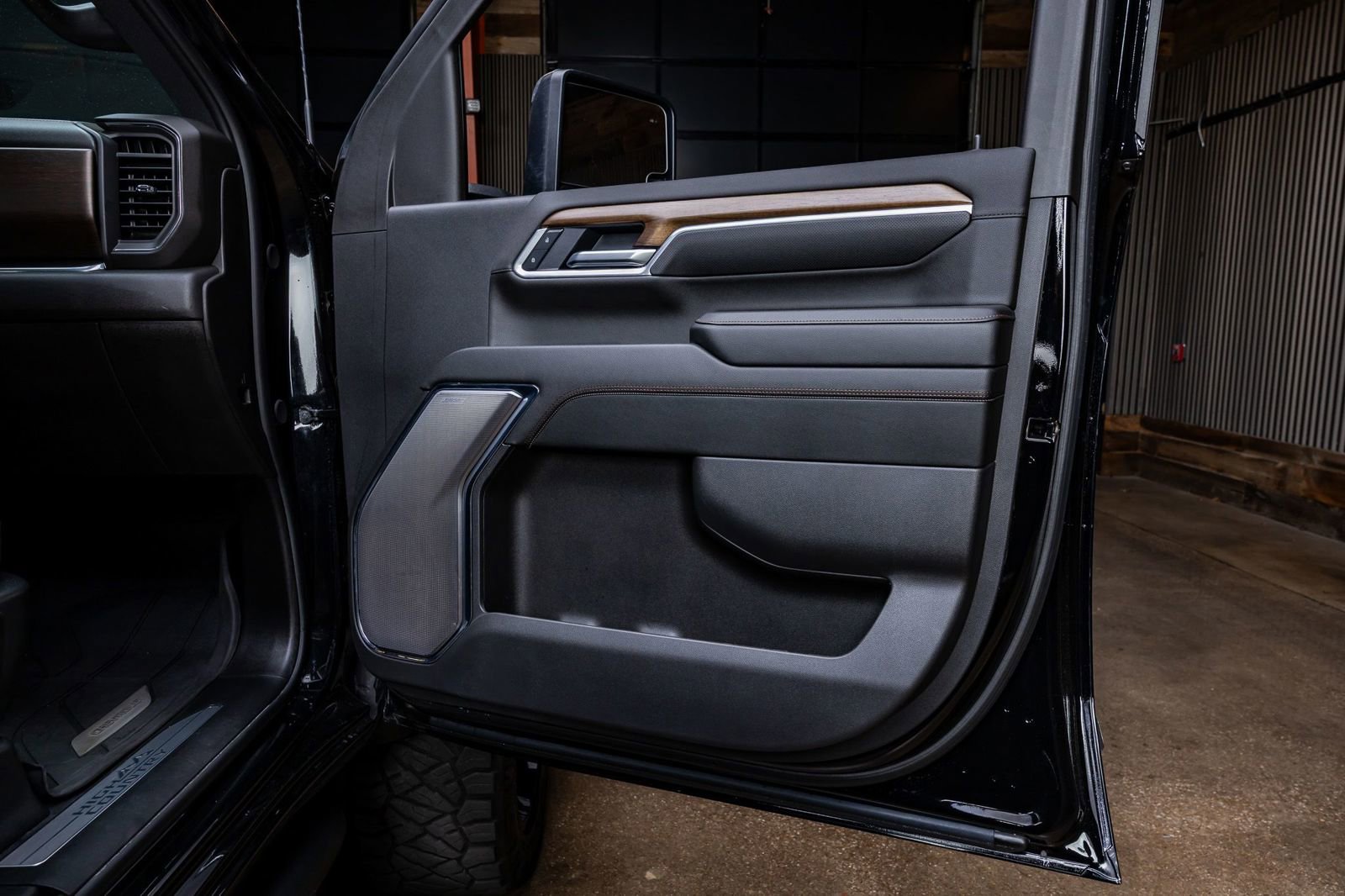 Used 2025 Chevrolet Silverado 2500 High Country w/ High Country Premium Package image 36