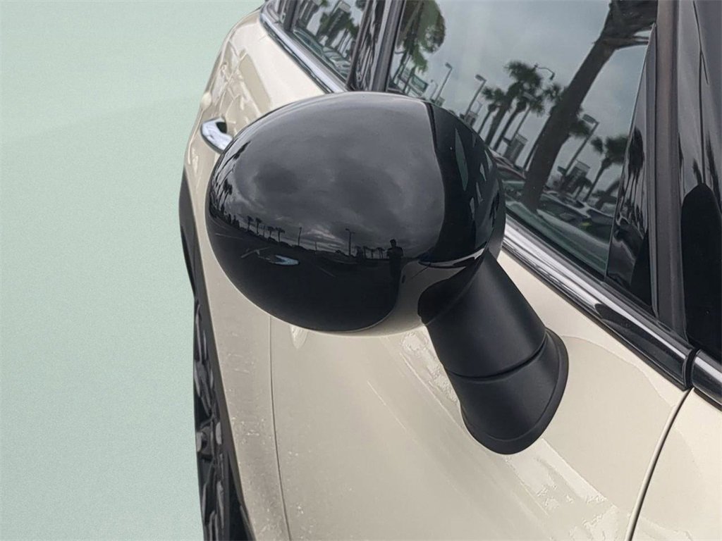 Used 2018 MINI Cooper 4-Door Hardtop image 12