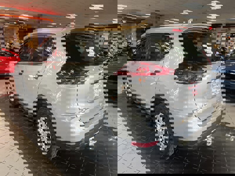 Used 2019 Nissan Rogue S image 8