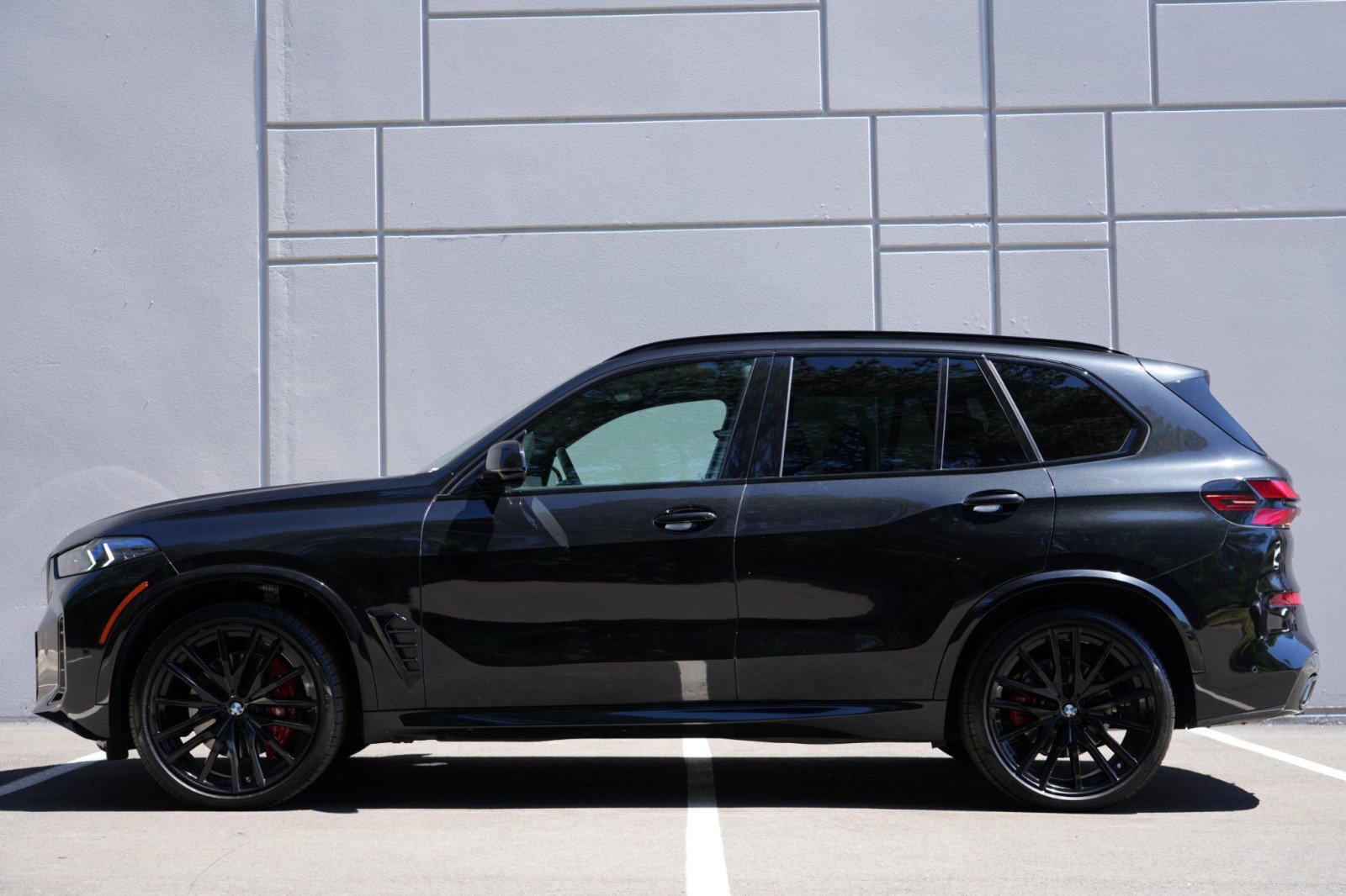 Used 2024 BMW X5 sDrive40i w/ M Sport Package RWD image 9