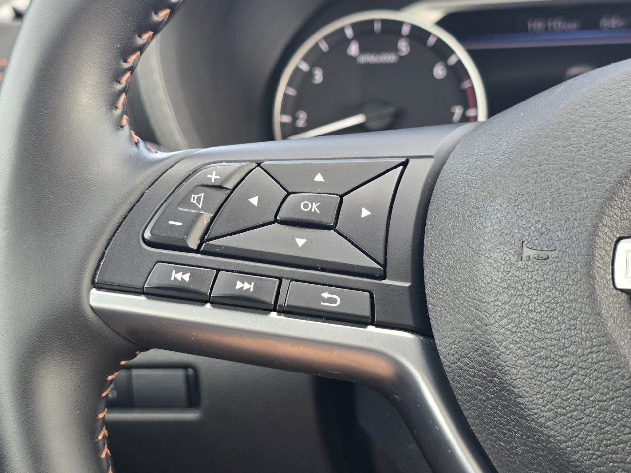 Used 2025 Nissan Sentra SR FWD image 33