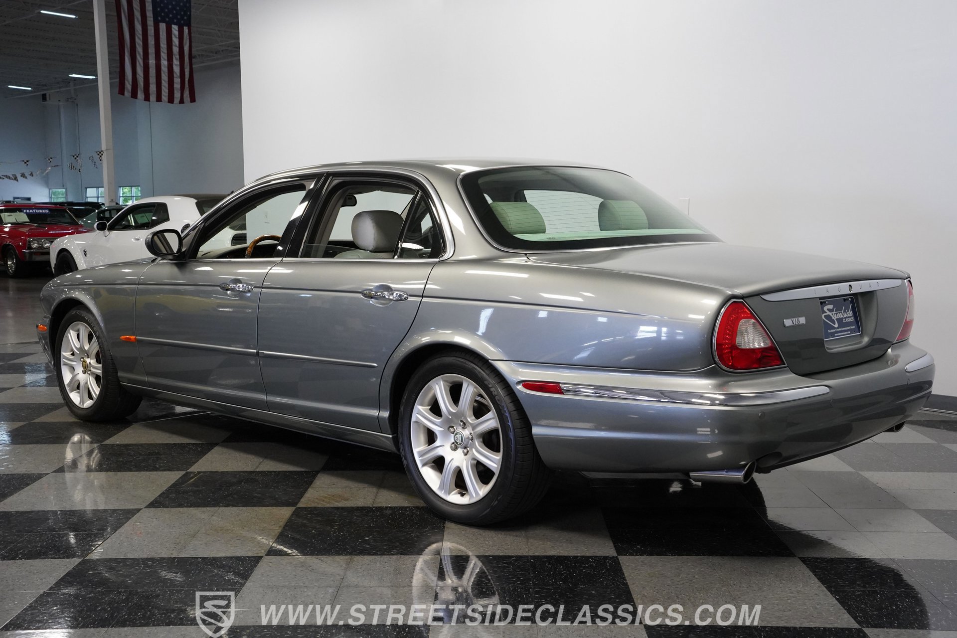 Used 2004 Jaguar XJ8 image 9