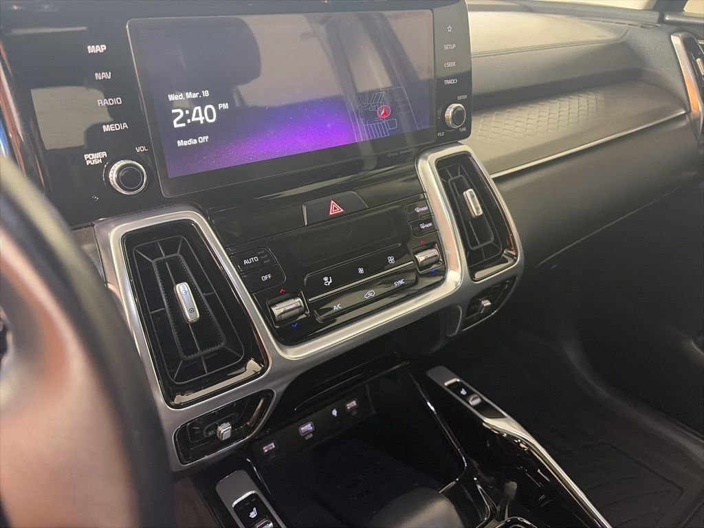 Certified 2023 Kia Sorento SX AWD/4WD image 2
