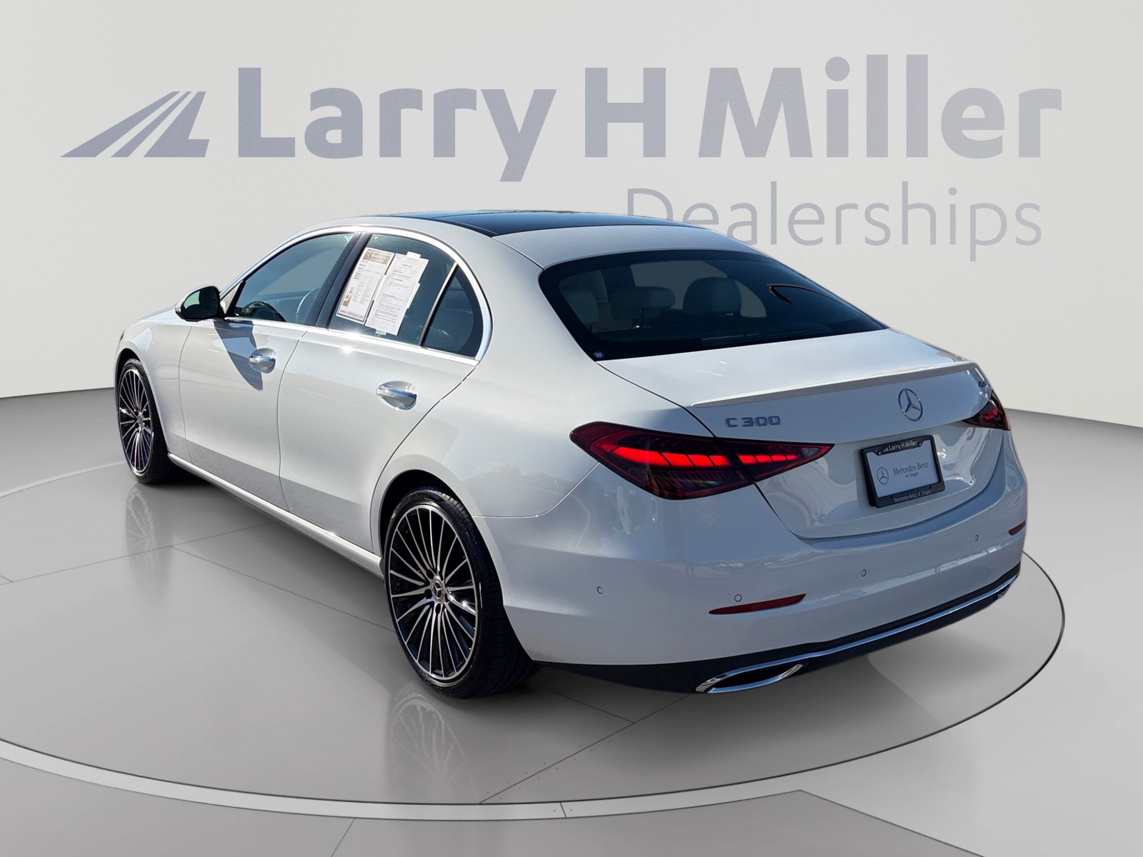 Used 2026 Mercedes-Benz C 300 4MATIC Sedan image 4