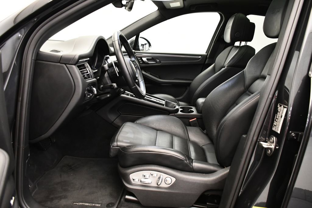 Certified 2024 Porsche Macan GTS image 41