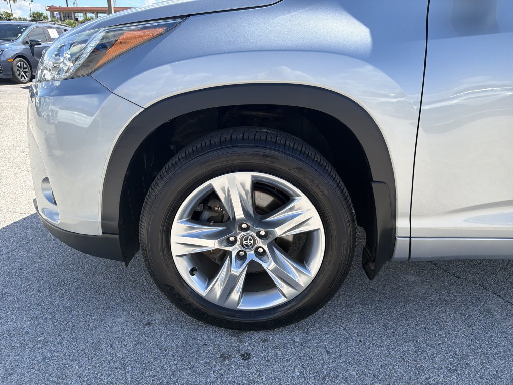 Used 2018 Toyota Highlander Limited AWD/4WD image 33