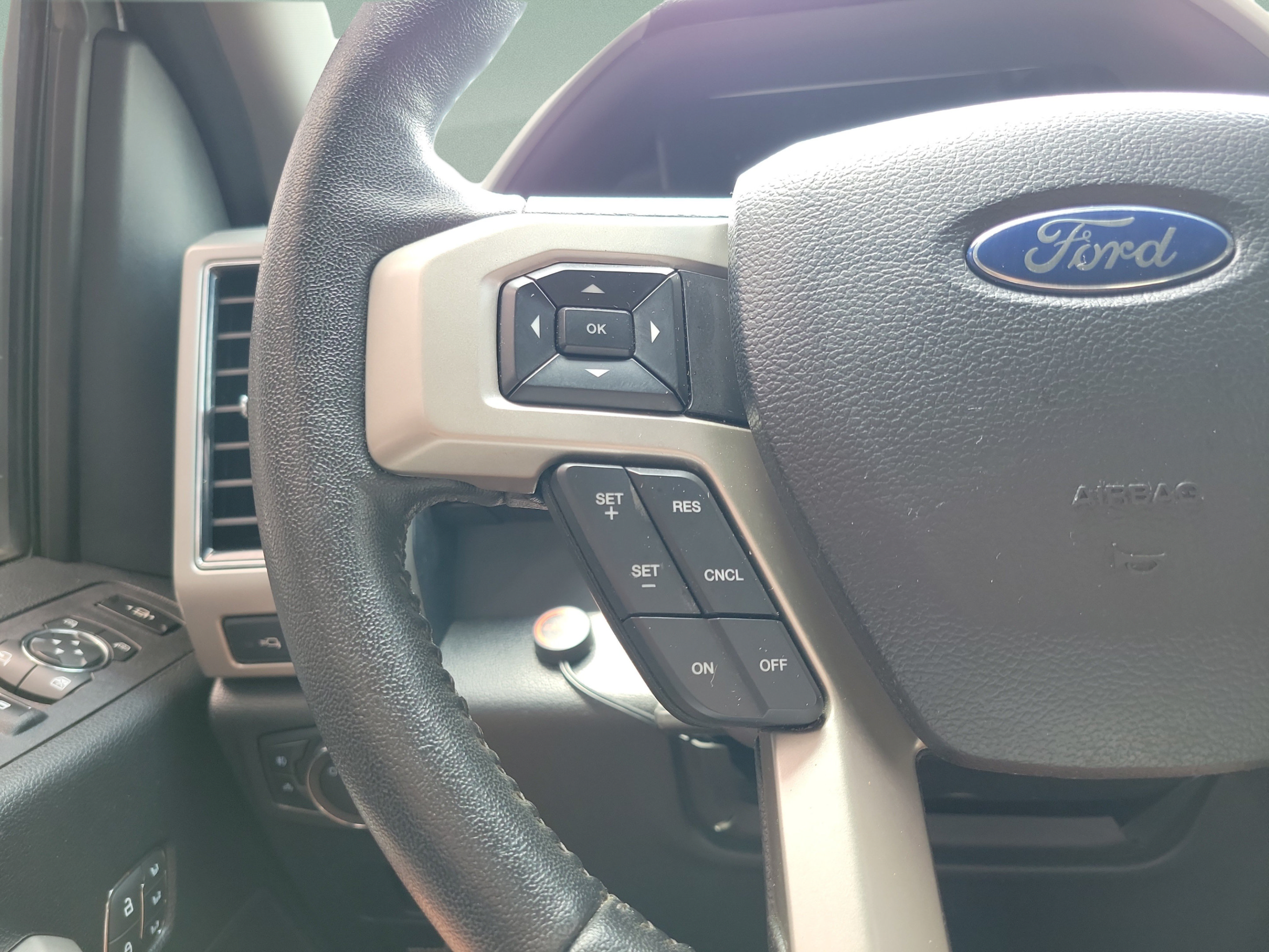 Used 2020 Ford F250 Lariat w/ Lariat Value Package AWD/4WD image 21