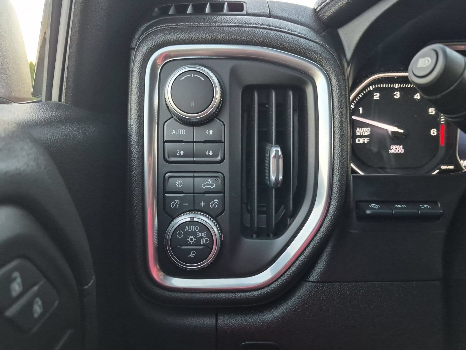 Used 2019 GMC Sierra 1500 Denali w/ Denali Ultimate Package AWD/4WD image 16