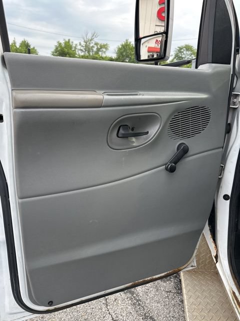 Used 2008 Ford E-350 and Econoline 350 Super Duty RWD image 8