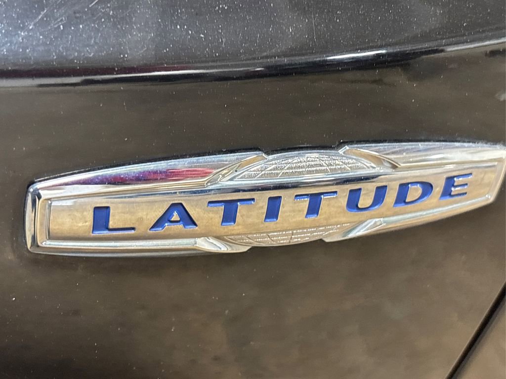 Used 2017 Jeep Renegade Latitude w/ Cold Weather Group image 14