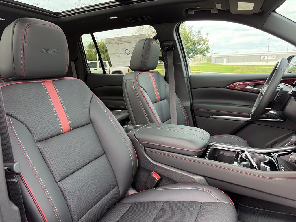 New 2027 Chevrolet Traverse RS w/ LPO, Floor Liner Package AWD/4WD image 31