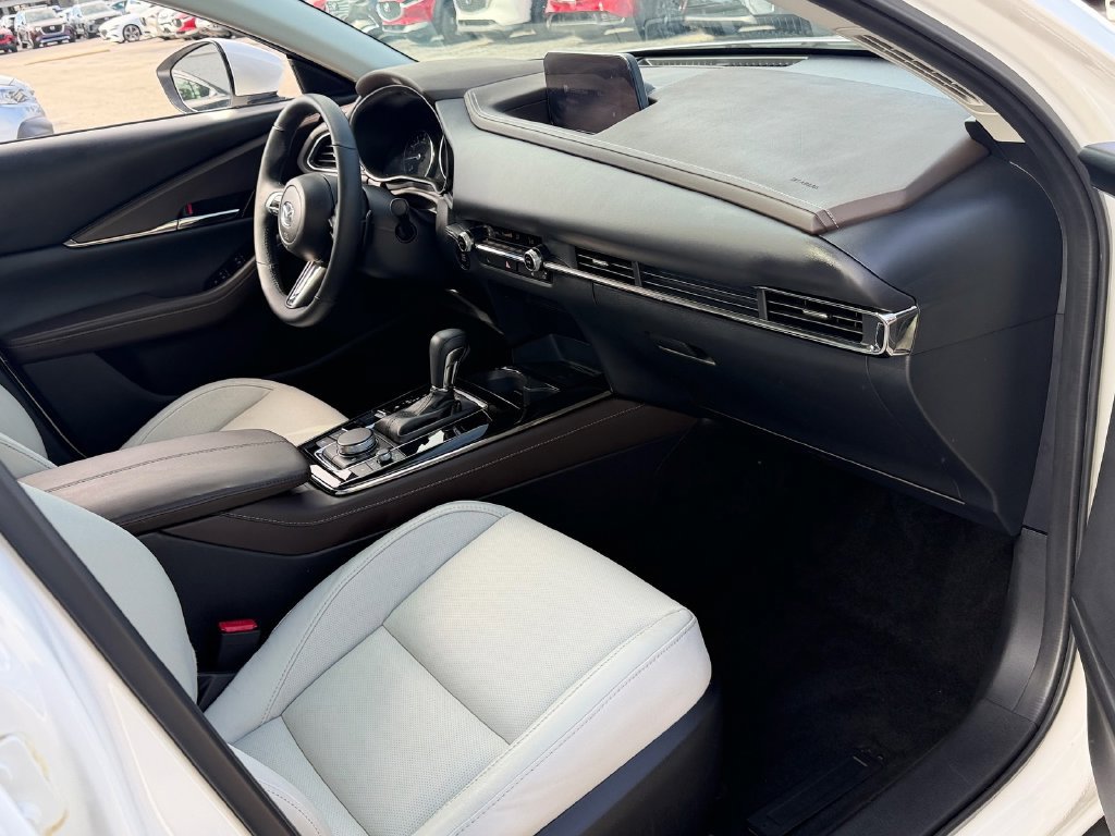 Used 2024 MAZDA CX-30 AWD 2.5 S w/ Premium Package image 18