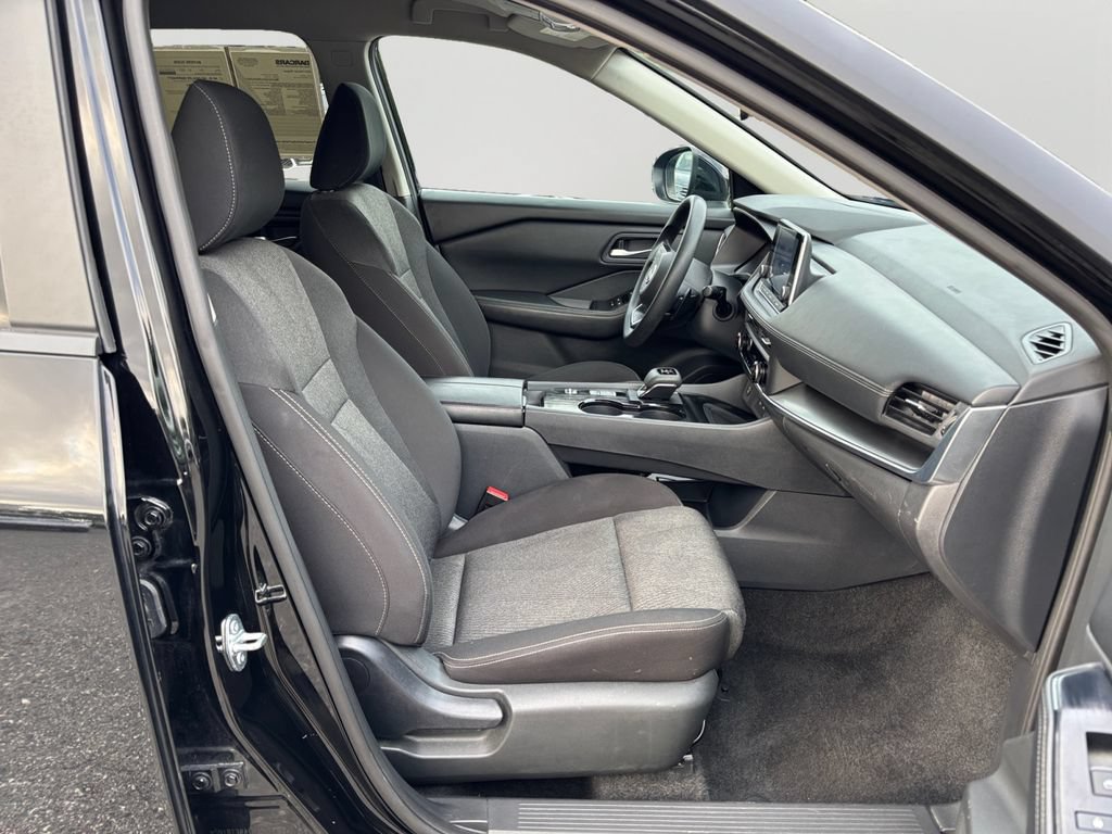 Used 2024 Nissan Rogue SV FWD image 12