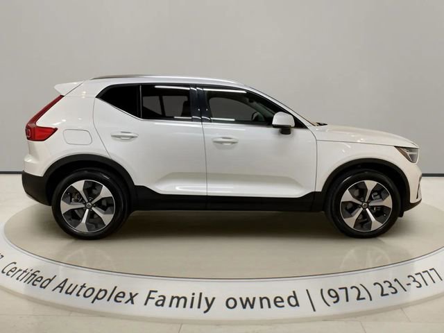 Used 2025 Volvo XC40 B5 Core AWD/4WD image 6