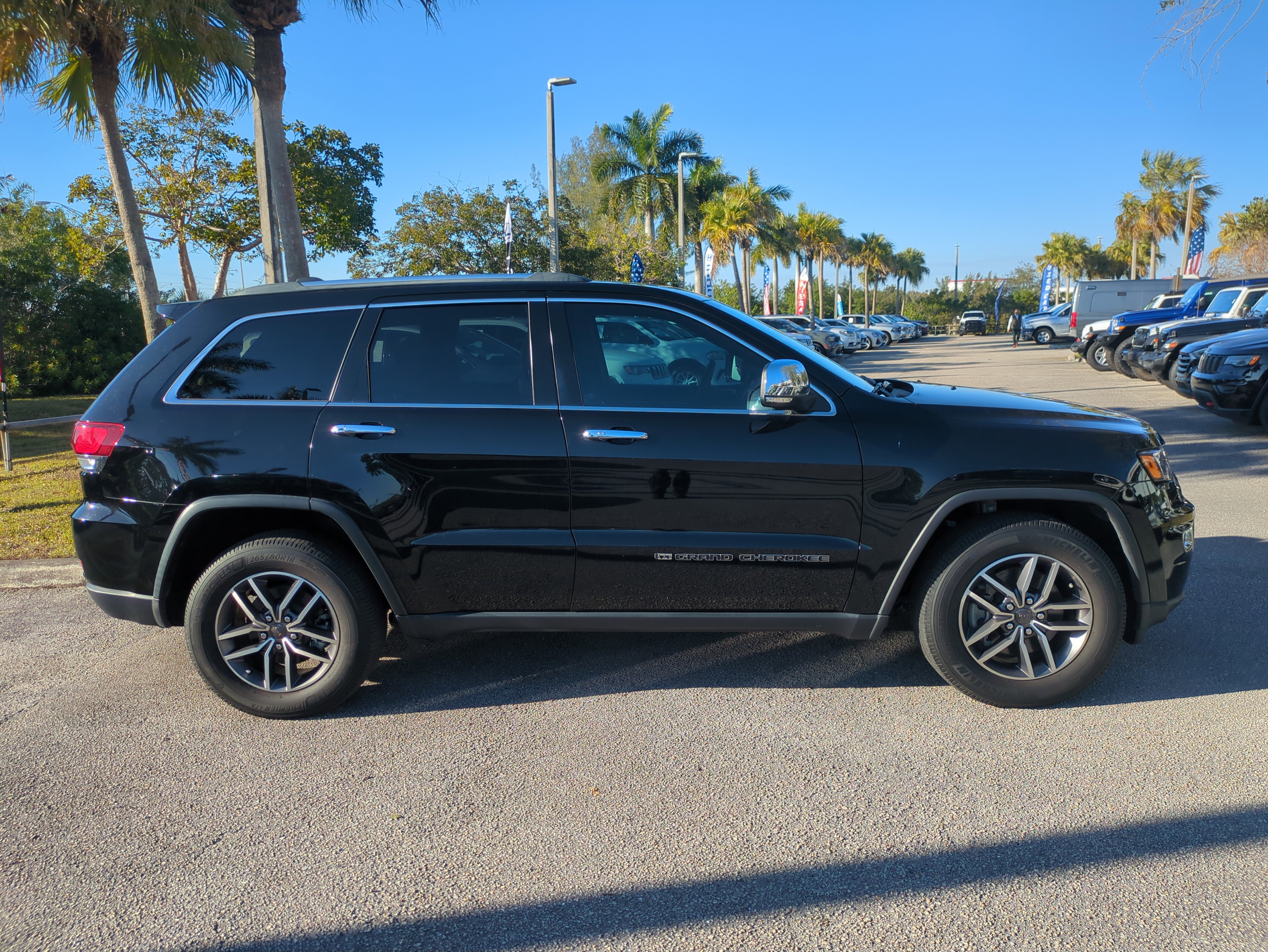 Certified 2022 Jeep Grand Cherokee Limited w/ Tech Group image 4
