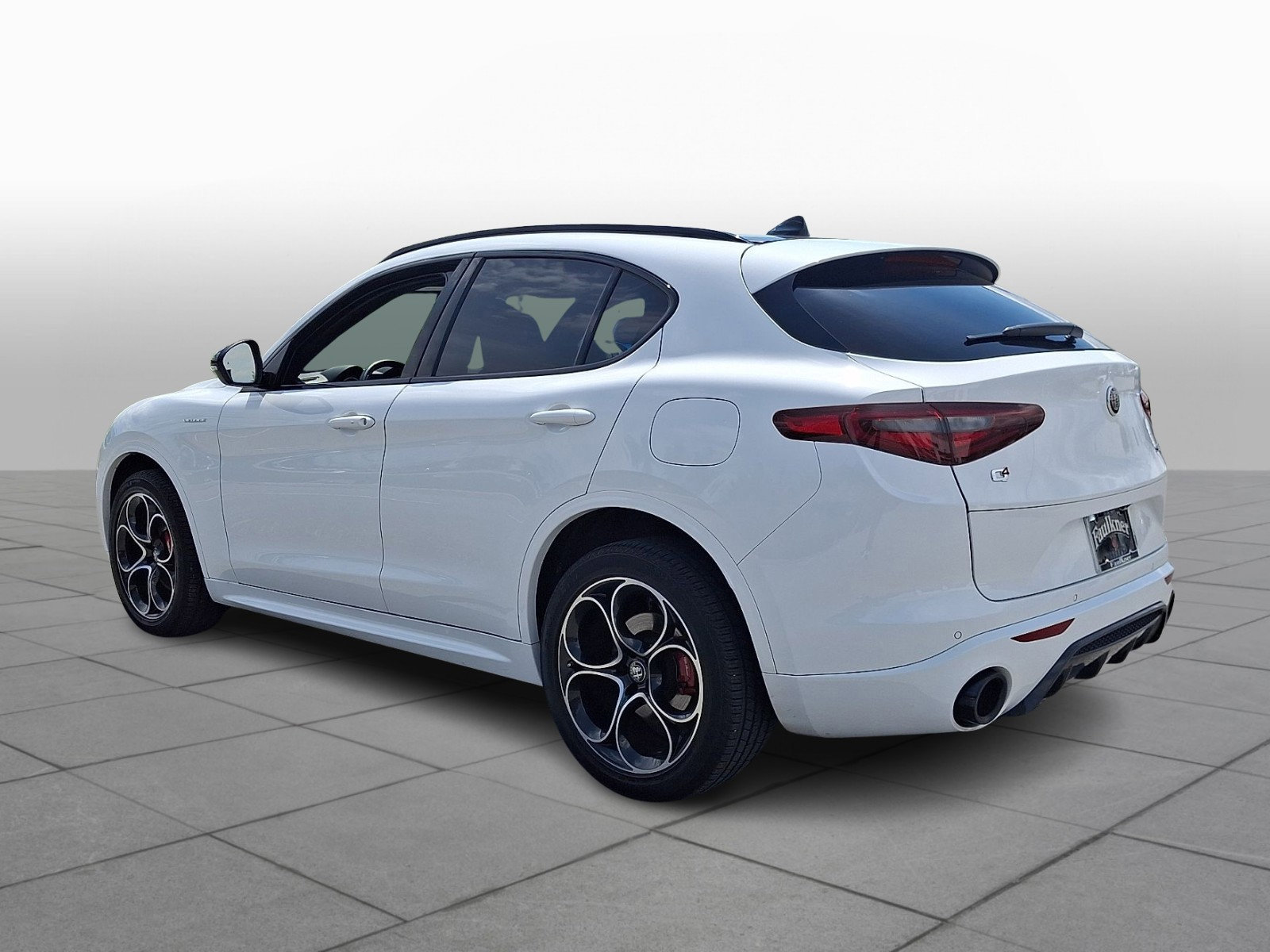 Used 2022 Alfa Romeo Stelvio Veloce image 5