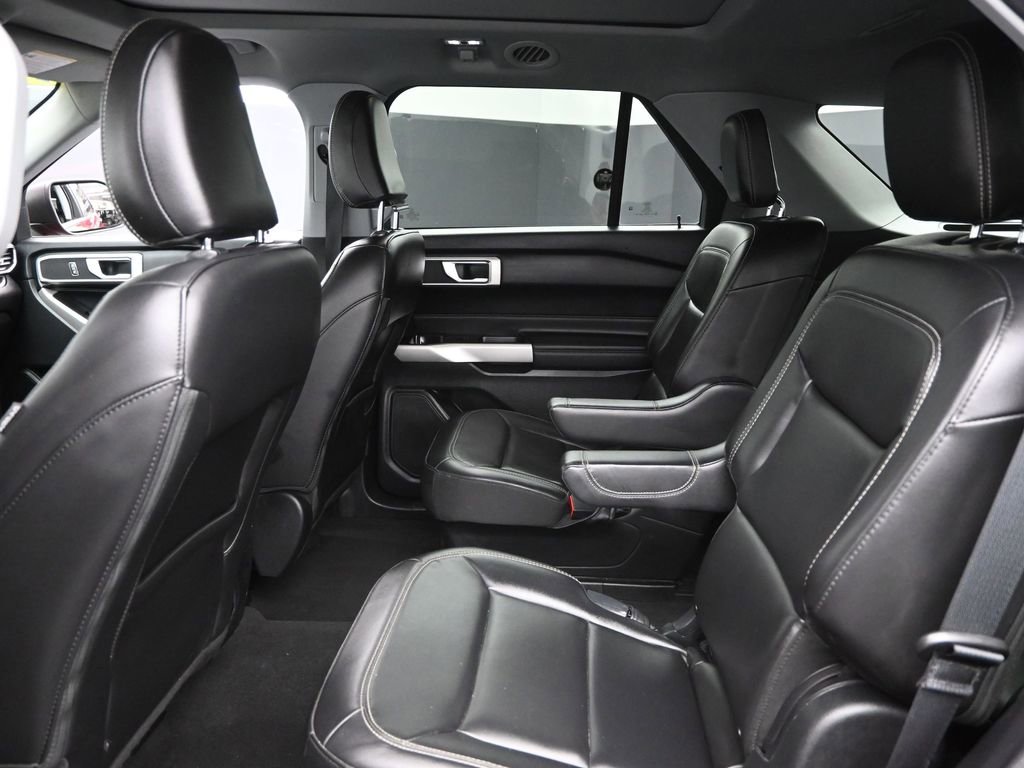 Used 2022 Ford Explorer XLT w/ Equipment Group 202A image 12