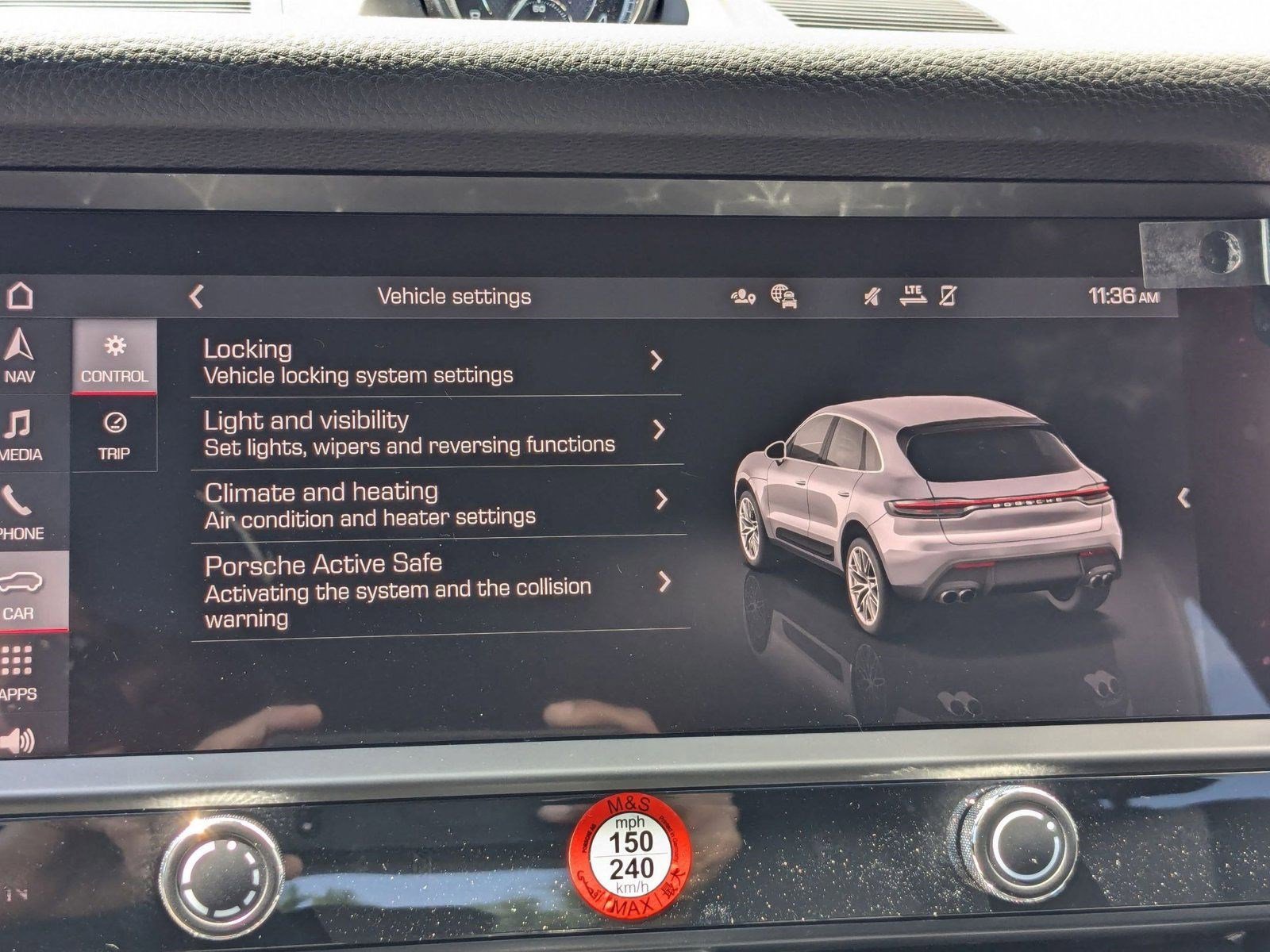 Certified 2025 Porsche Macan image 18