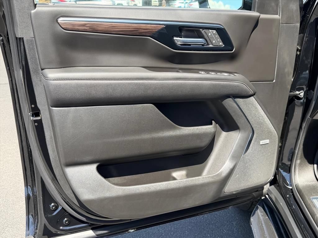 New 2026 Chevrolet Tahoe Premier w/ Sun And Tow Package AWD/4WD image 9