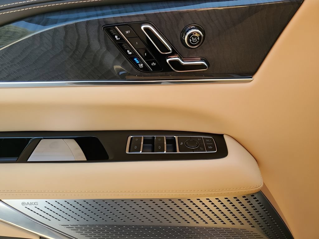 New 2026 Cadillac Escalade IQ Sport 2 w/ LPO, ONYX Package AWD/4WD image 39