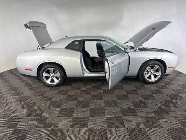 Used 2022 Dodge Challenger SXT RWD image 17