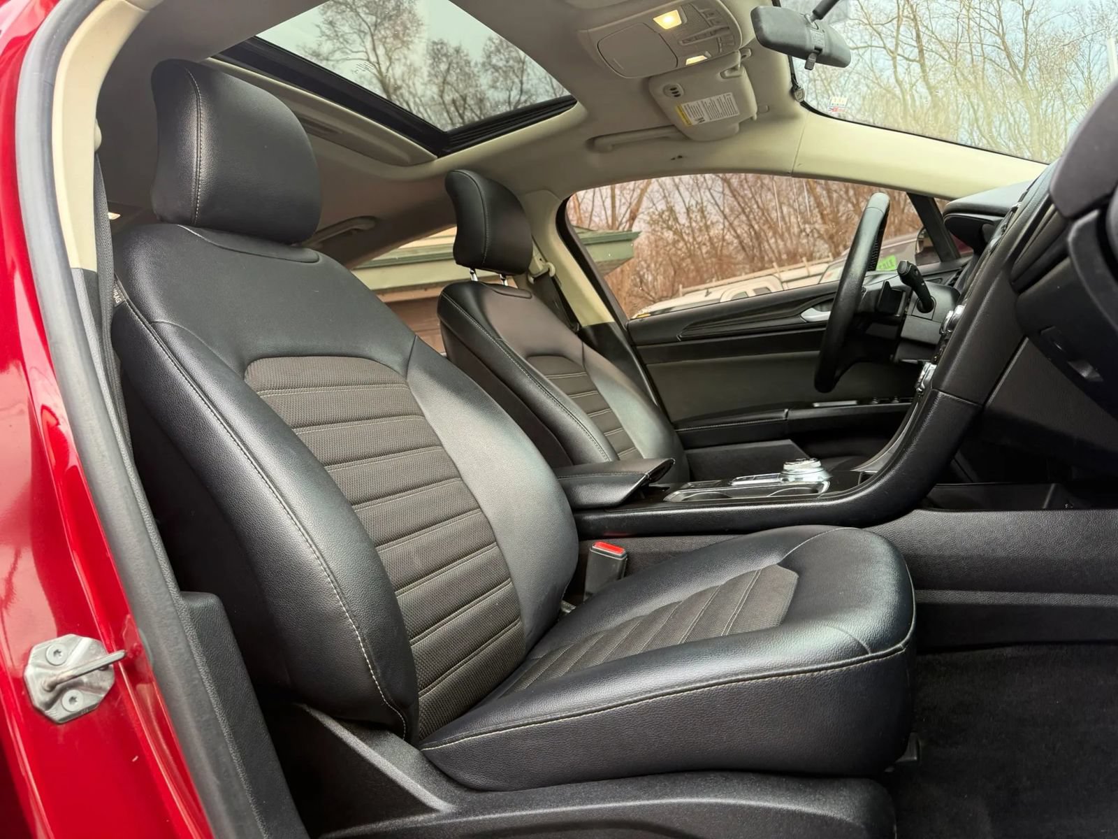 Used 2018 Ford Fusion SE w/ Equipment Group 201A FWD image 17