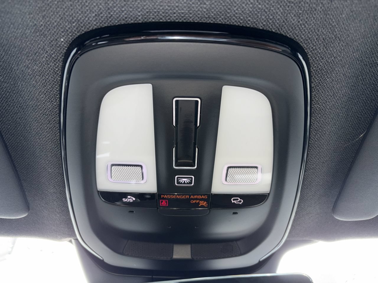Used 2024 Volvo XC40 B5 Core AWD/4WD image 32