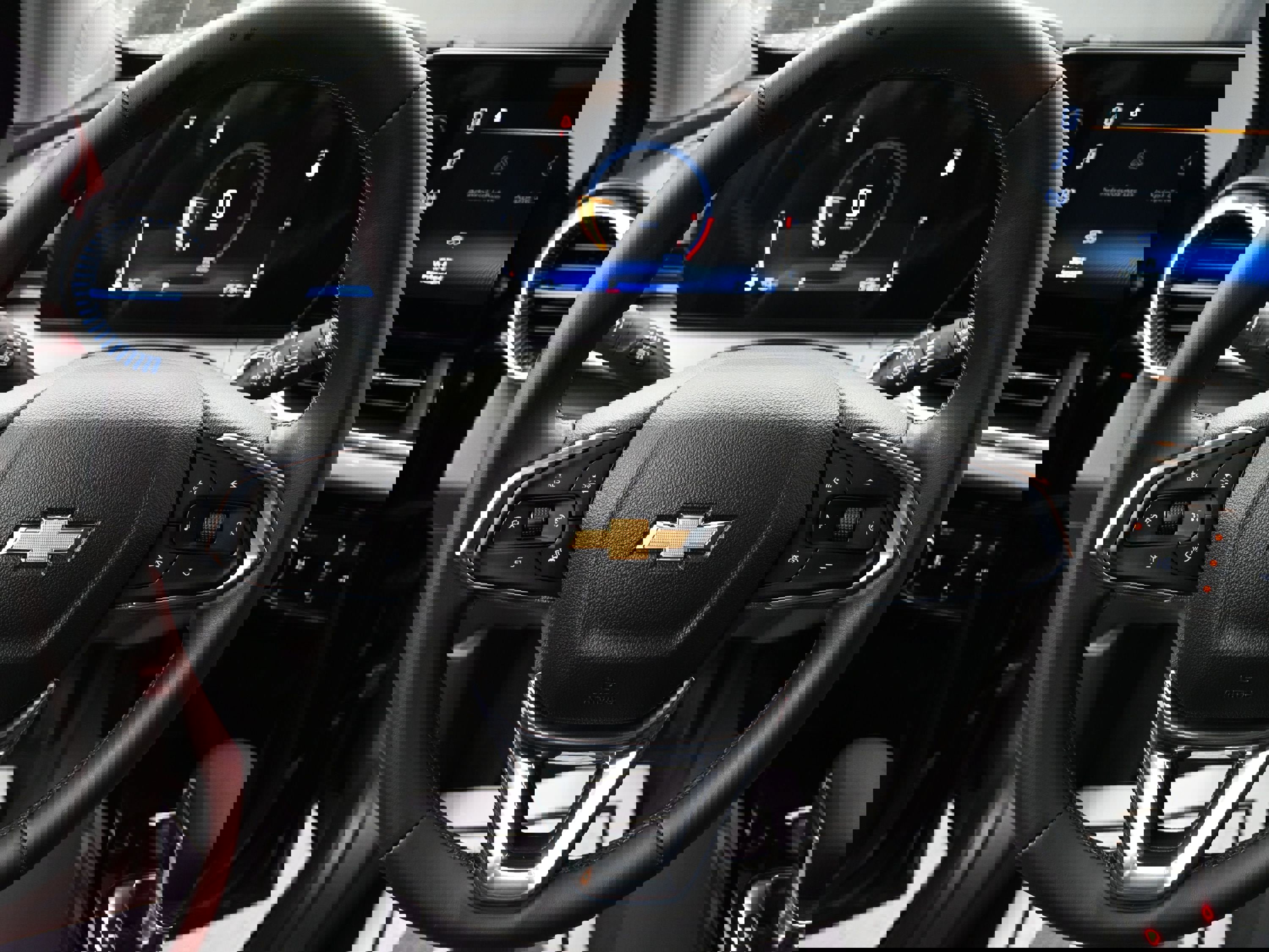 Used 2025 Chevrolet Trax LT w/ LT Convenience Package image 11