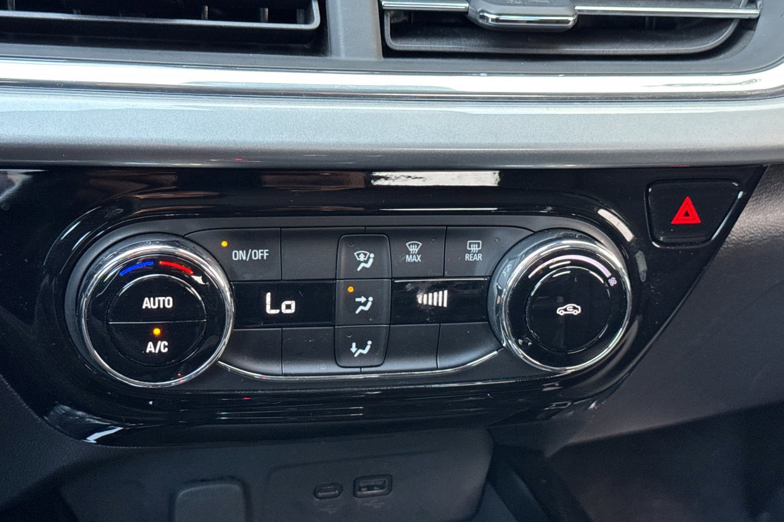 Used 2025 Chevrolet Trax LT image 16