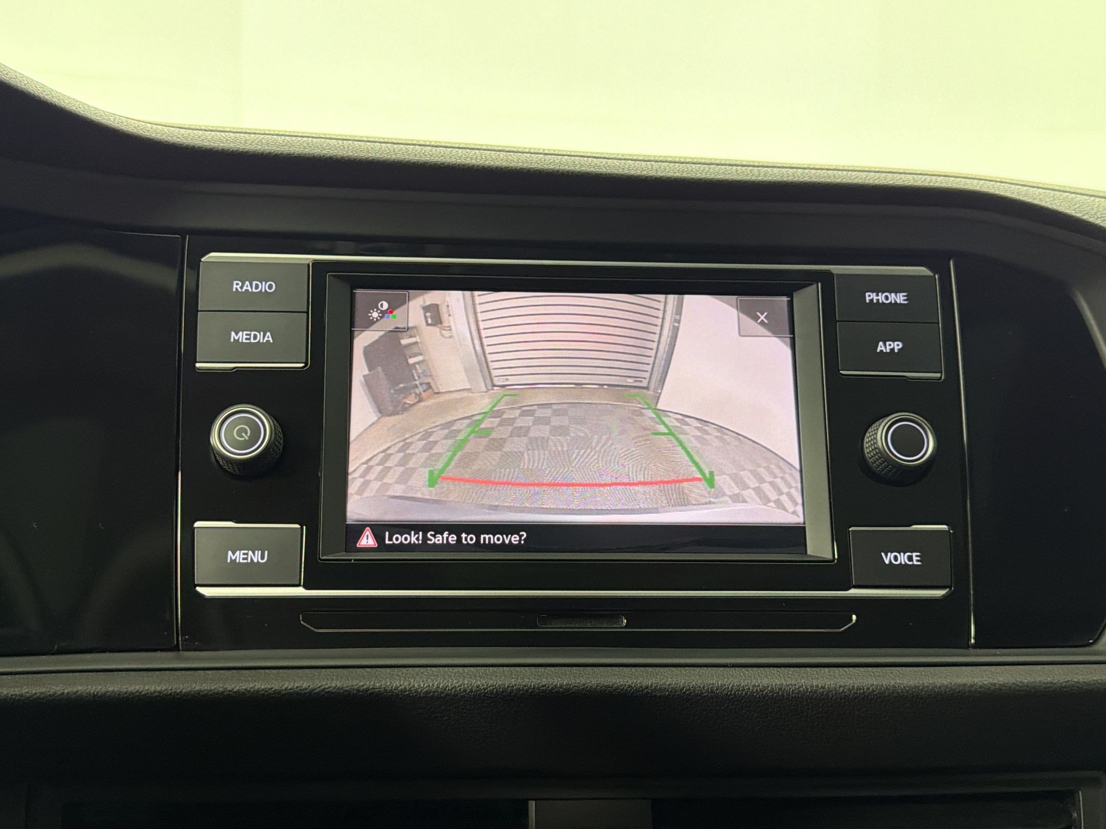 Used 2020 Volkswagen Jetta SE w/ SE Cold Weather Package FWD image 16