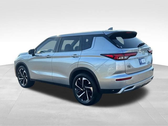 Used 2022 Mitsubishi Outlander SE AWD/4WD image 3