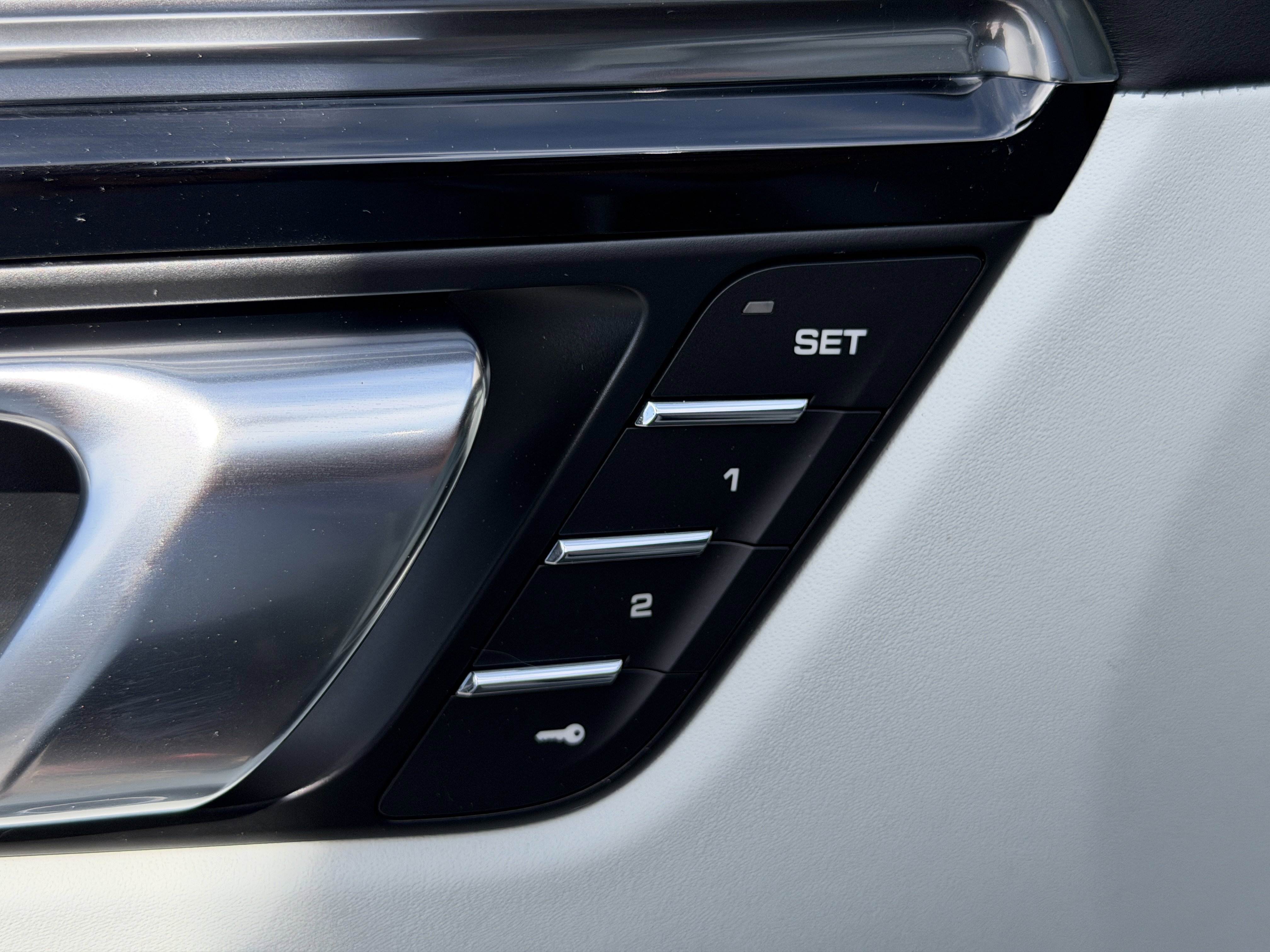 New 2026 Porsche Macan Turbo image 23