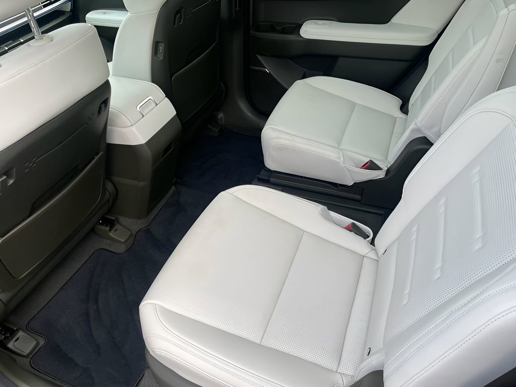 Used 2025 Hyundai Santa Fe Calligraphy image 17