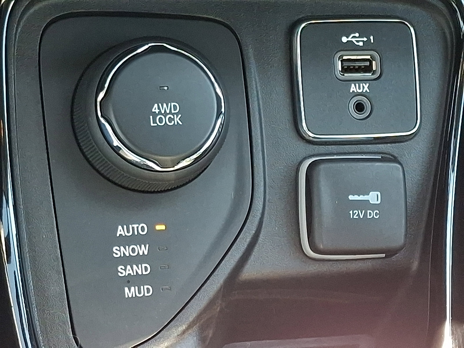 Used 2019 Jeep Compass Latitude AWD/4WD image 24