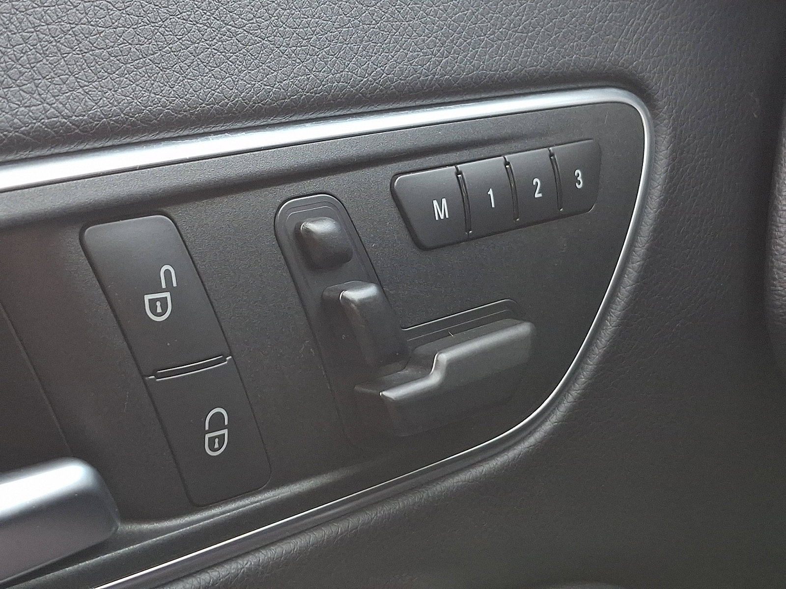 Used 2016 Mercedes-Benz CLA 250 image 23