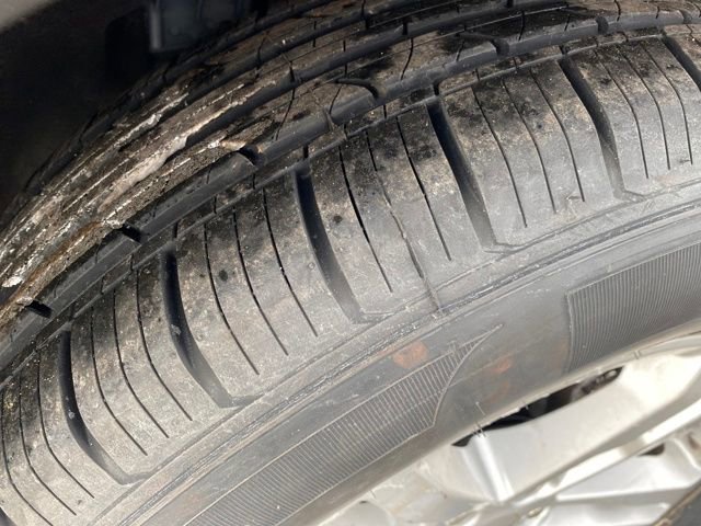 Used 2023 Ford Explorer XLT image 25