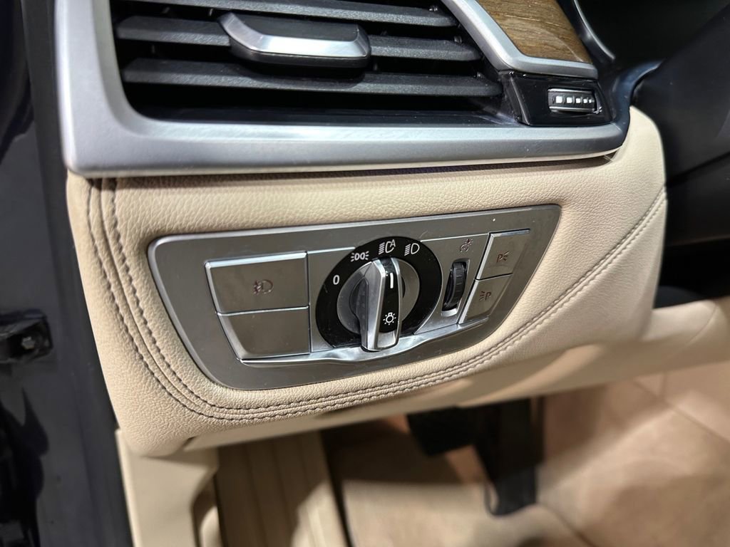 Used 2018 BMW 750i xDrive image 23