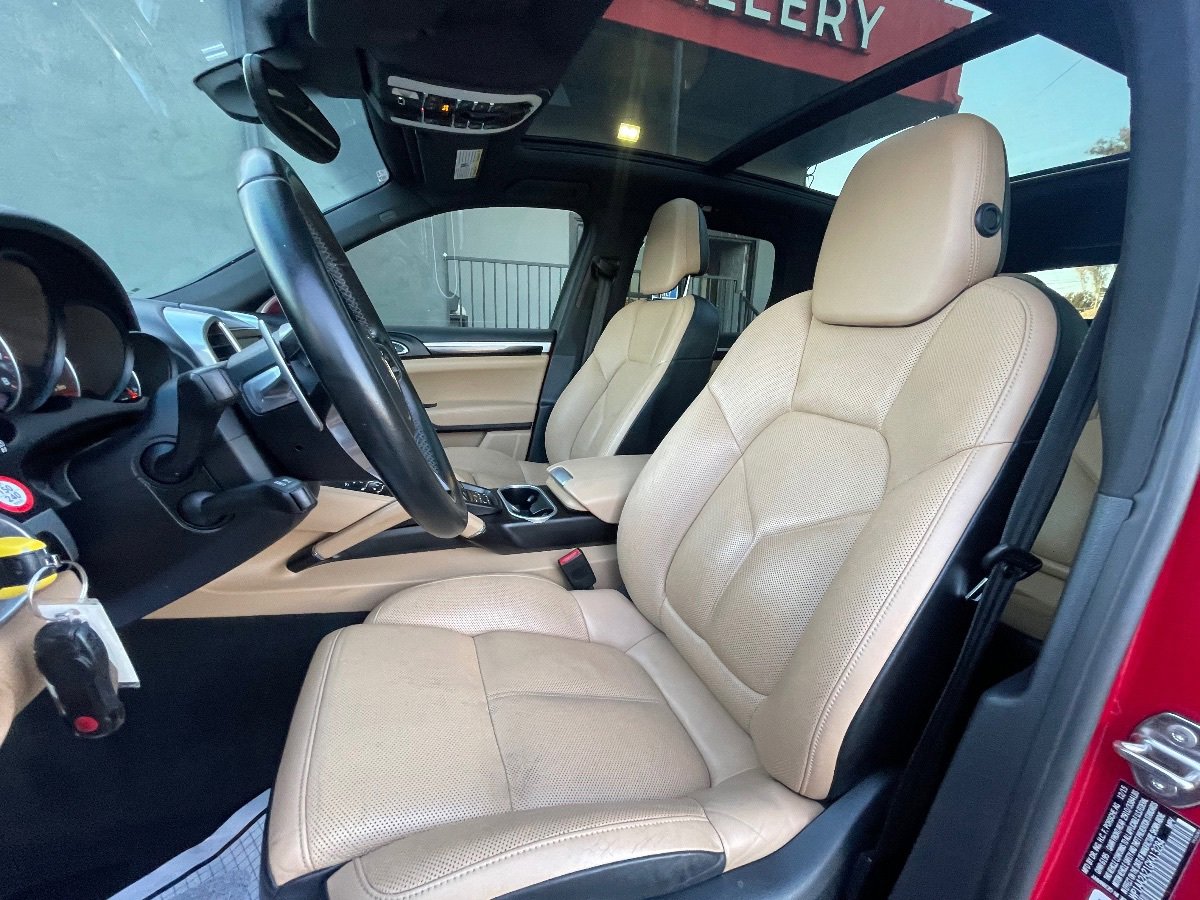 Used 2016 Porsche Cayenne AWD/4WD image 10