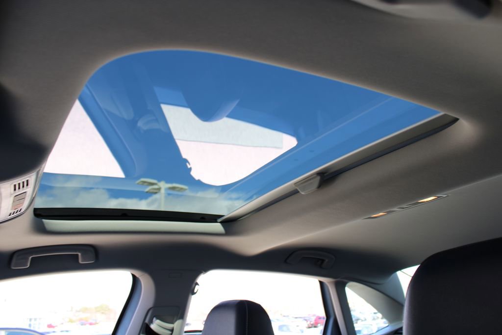 Used 2025 Volkswagen Jetta SE w/ Sunroof Package FWD image 19